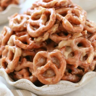 Delicious caramel pretzels with a sweet and salty glaze