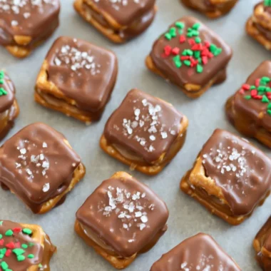 Salted caramel chocolate pretzels topped with sea salt, a perfect festive dessert.